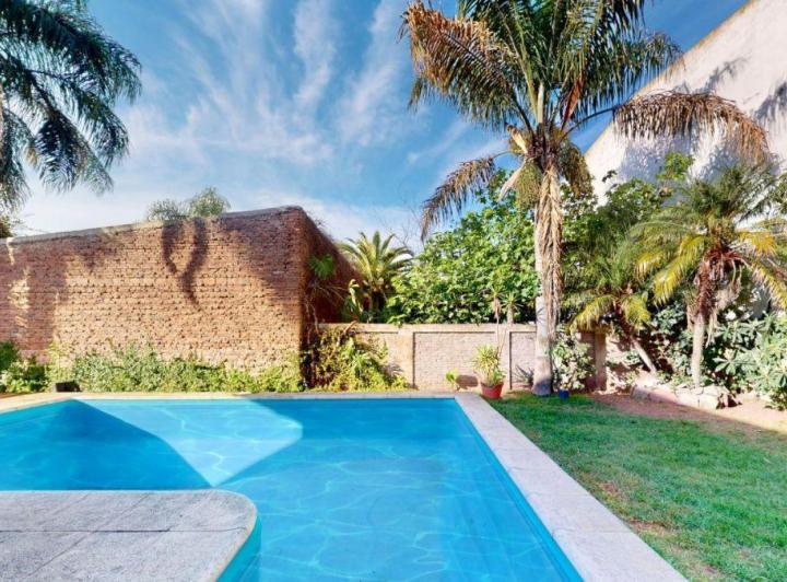 Casa · 223m² · 6 Ambientes · 2 Cocheras