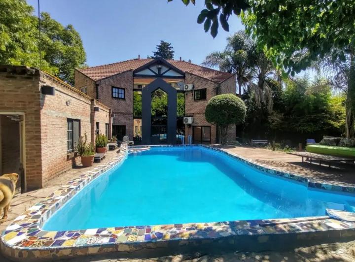 Casa · 340m² · 1 Ambiente · 1 Cochera