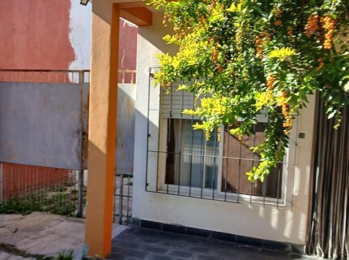 Casa · 140m² · 6 Ambientes · 2 Cocheras