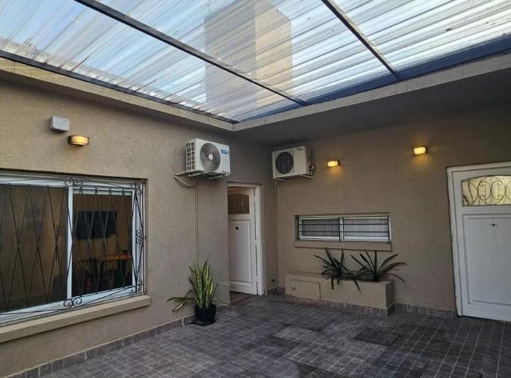 Casa · 220m² · 5 Ambientes · 2 Cocheras