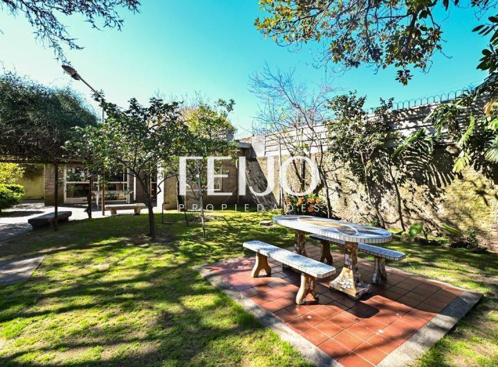 Casa · 685m² · 8 Ambientes · 6 Cocheras