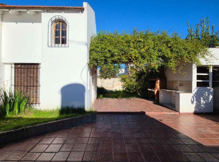 Casa · 138m² · 5 Ambientes · 1 Cochera