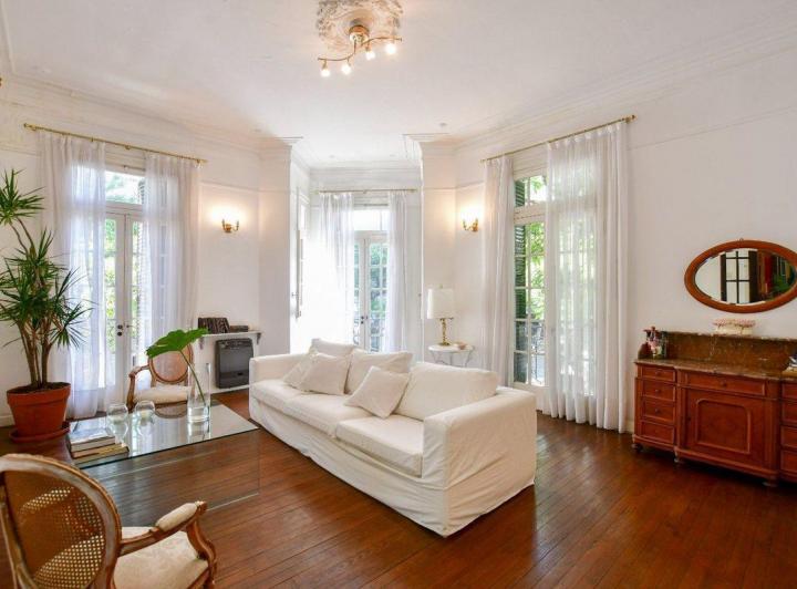 Casa · 220m² · 8 Ambientes