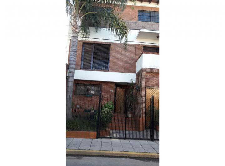 Casa · 220m² · 5 Ambientes