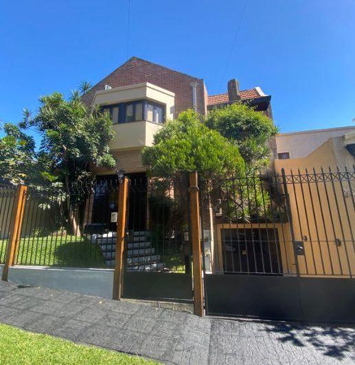 Casa · 359m² · 5 Ambientes · 2 Cocheras