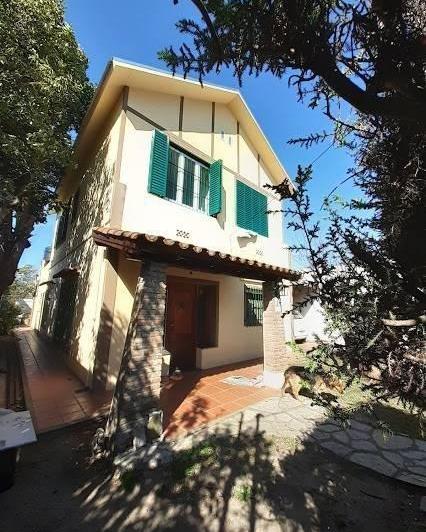 Casa · 200m² · 8 Ambientes