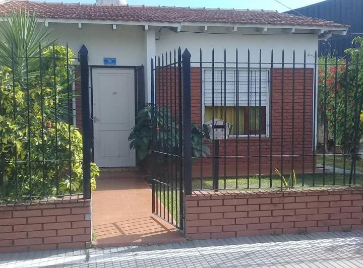 Casa · 200m² · 6 Ambientes · 2 Cocheras