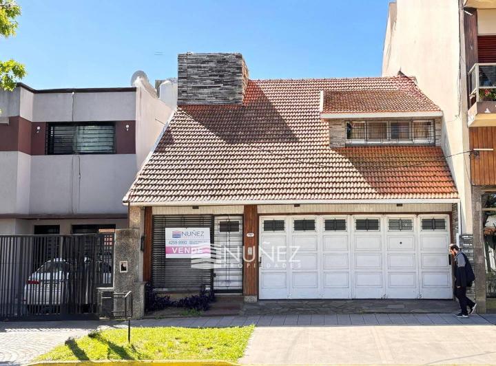 Casa · 260m² · 5 Ambientes · 2 Cocheras