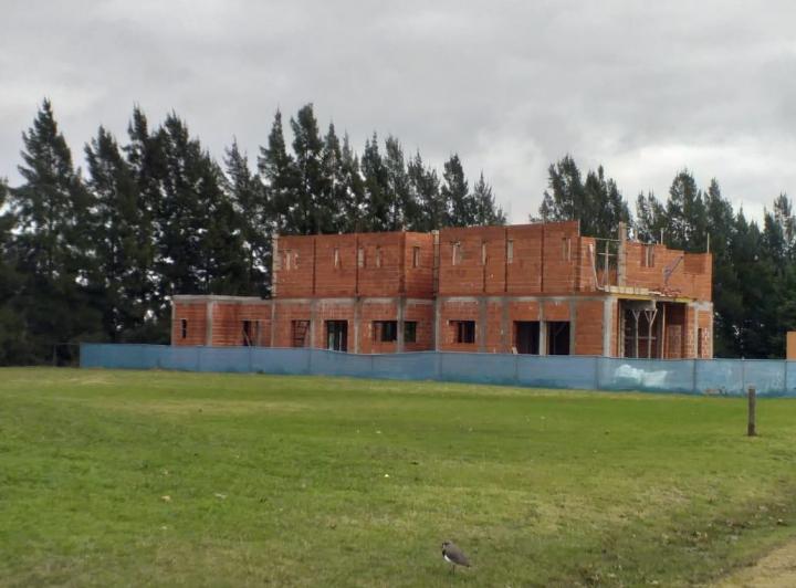 Casa · 380m² · 7 Ambientes · 2 Cocheras