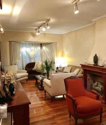 Casa · 230m² · 6 Ambientes · 2 Cocheras