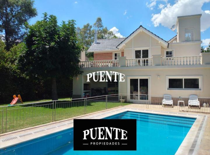 Casa · 210m² · 5 Ambientes