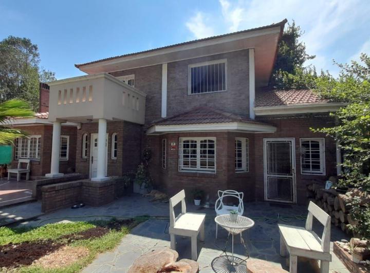 Casa · 300m² · 5 Ambientes