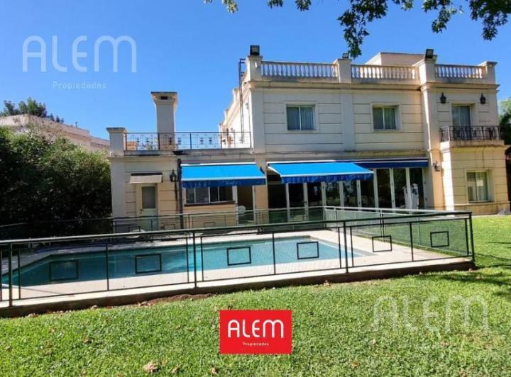 Casa · 400m² · 9 Ambientes · 1 Cochera