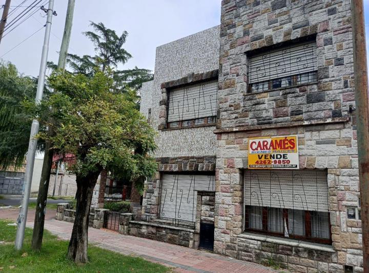 Casa · 257m² · 6 Ambientes · 1 Cochera