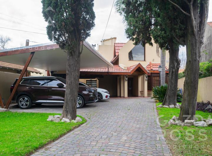 Casa · 892m² · 5 Ambientes · 3 Cocheras