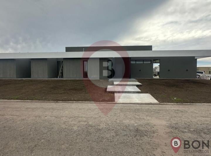 Casa · 192m² · 5 Ambientes · 4 Cocheras