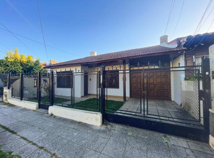 Casa · 117m² · 6 Ambientes · 2 Cocheras