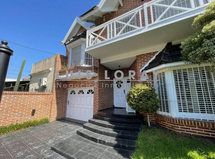 Casa · 268m² · 5 Ambientes · 3 Cocheras