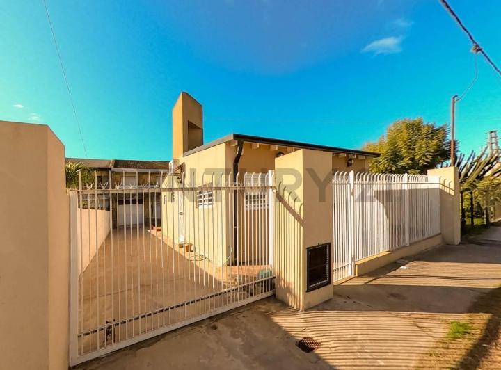 Casa · 300m² · 5 Dormitorios · 1 Cochera