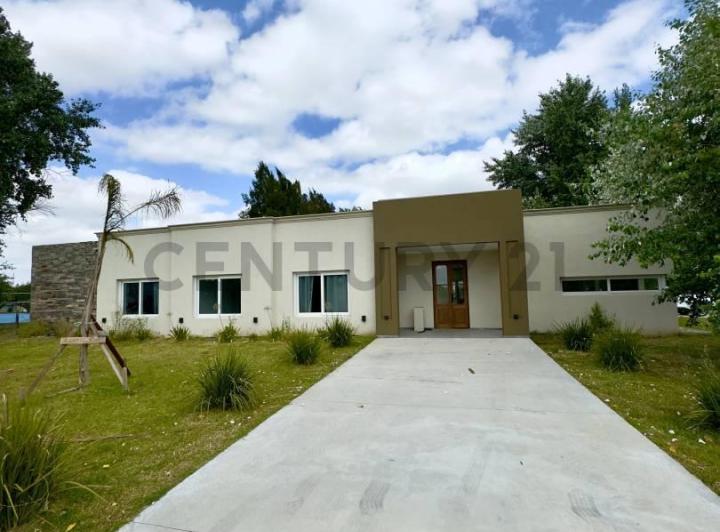 Casa · 244m² · 5 Ambientes · 3 Cocheras