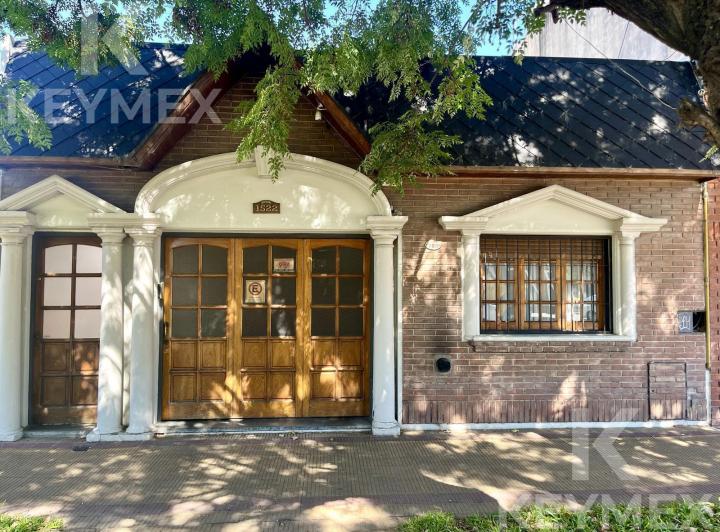 Casa · 221m² · 6 Dormitorios · 1 Cochera