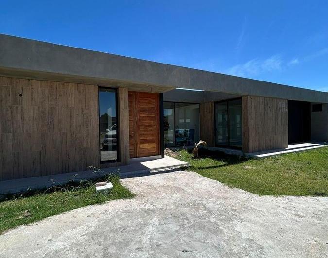 Casa · 160m² · 5 Ambientes · 2 Cocheras