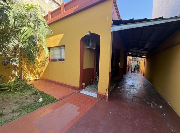 Casa · 180m² · 6 Ambientes · 3 Cocheras