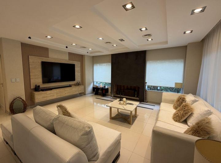 Casa · 350m² · 6 Ambientes · 2 Cocheras