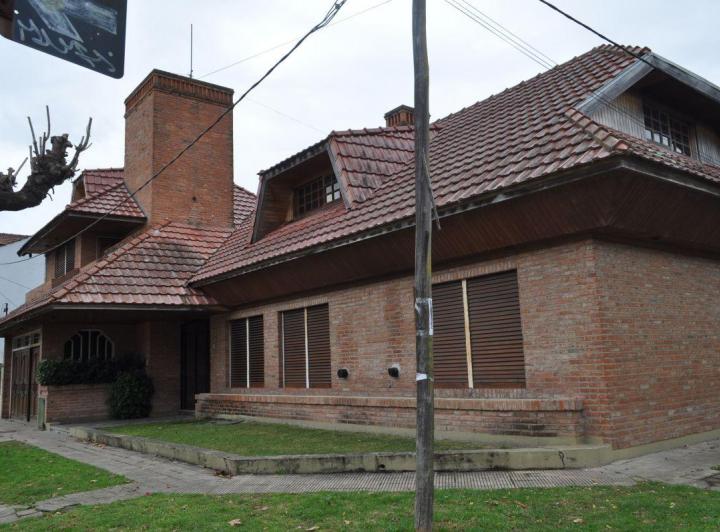 Casa · 350m² · 11 Ambientes · 2 Cocheras