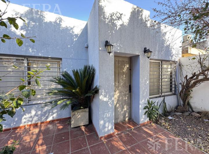 Casa · 145m² · 5 Ambientes · 1 Cochera