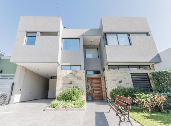 Casa · 170m² · 5 Ambientes · 1 Cochera