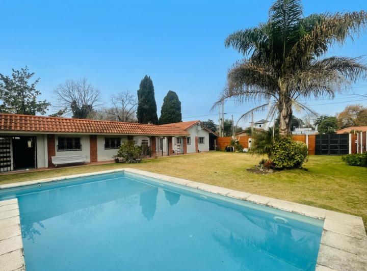 Casa · 250m² · 5 Ambientes · 2 Cocheras