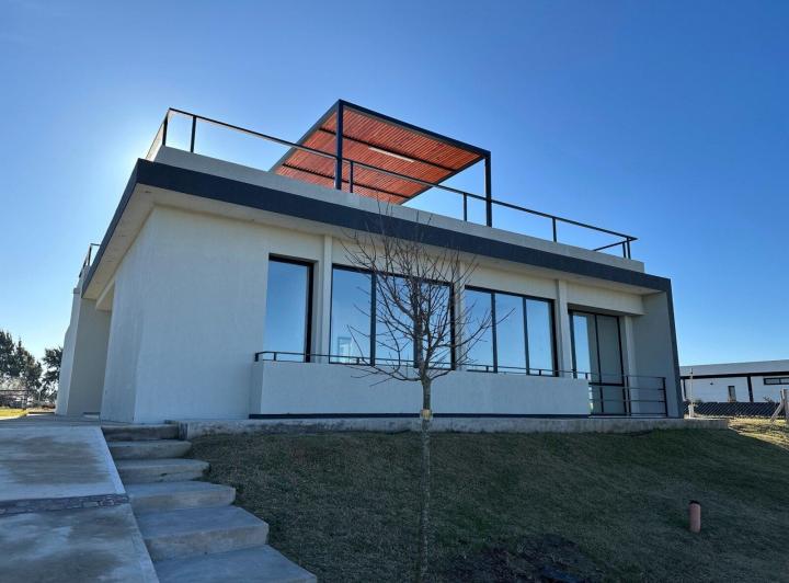 Casa · 177m² · 5 Ambientes · 2 Cocheras