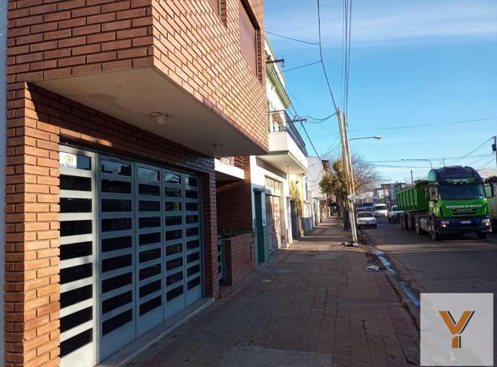 Casa · 185m² · 7 Ambientes · 2 Cocheras