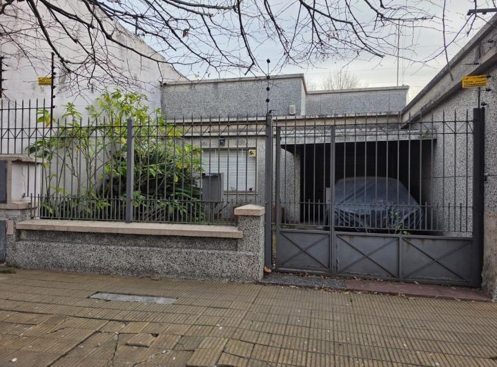 Casa · 450m² · 5 Ambientes · 2 Cocheras