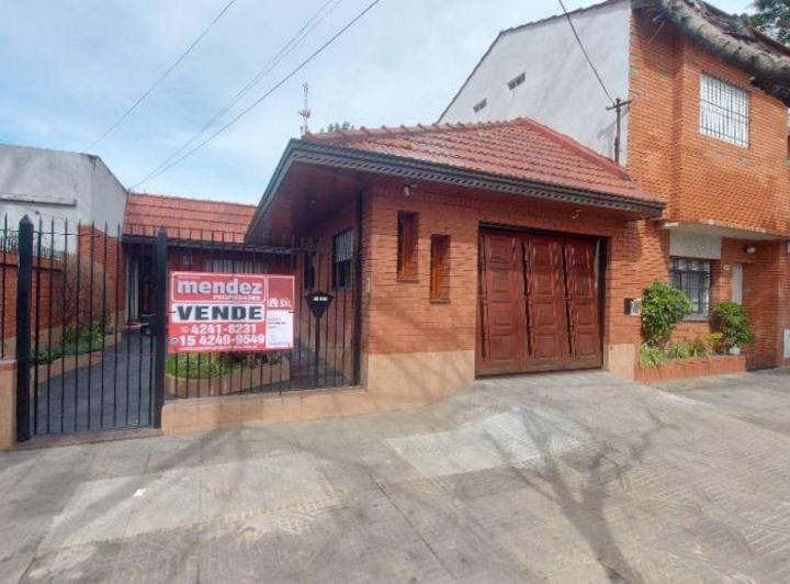 Casa · 102m² · 4 Ambientes · 1 Cochera