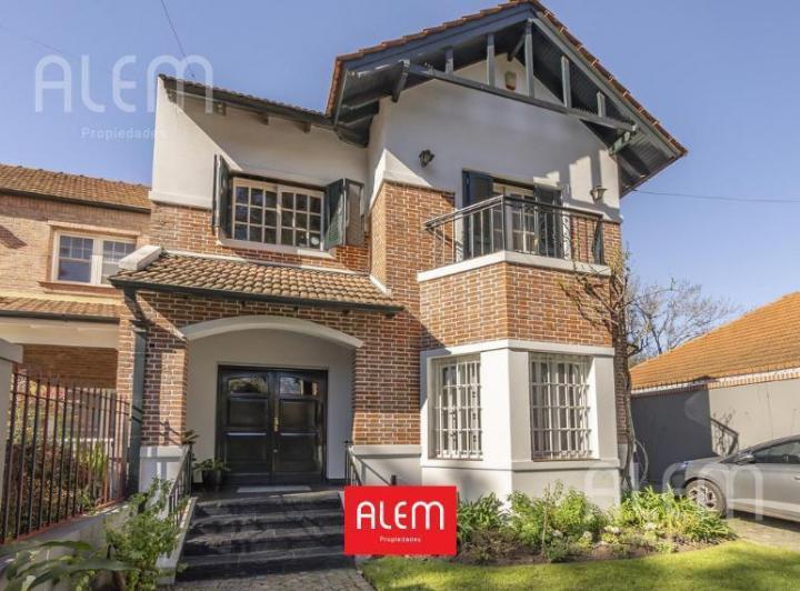 Casa · 270m² · 6 Ambientes · 2 Cocheras