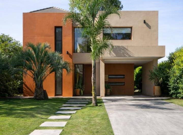 Casa · 370m² · 7 Ambientes · 2 Cocheras