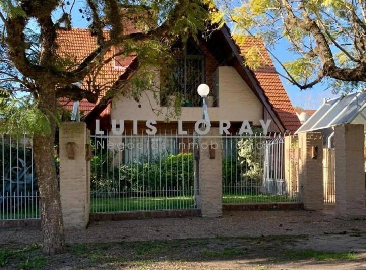 Casa · 420m² · 5 Ambientes · 2 Cocheras