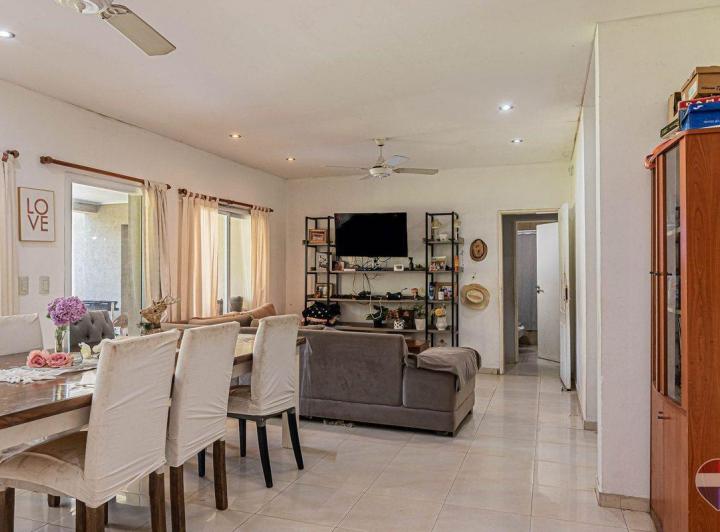 Casa · 184m² · 7 Ambientes · 2 Cocheras