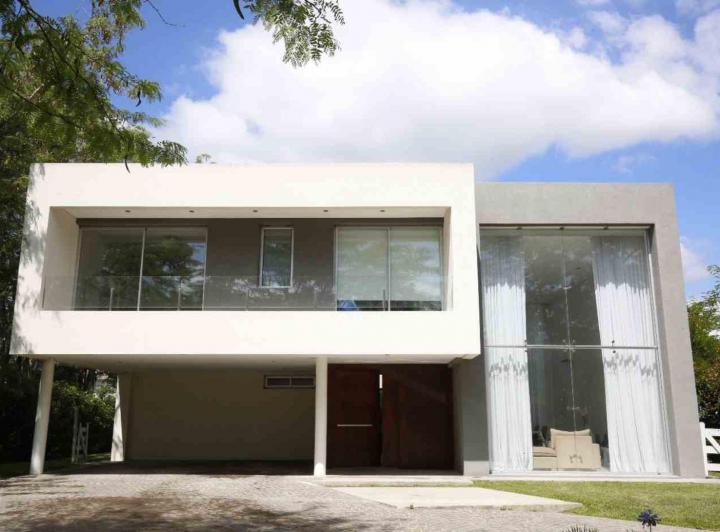 Casa · 290m² · 5 Ambientes · 2 Cocheras