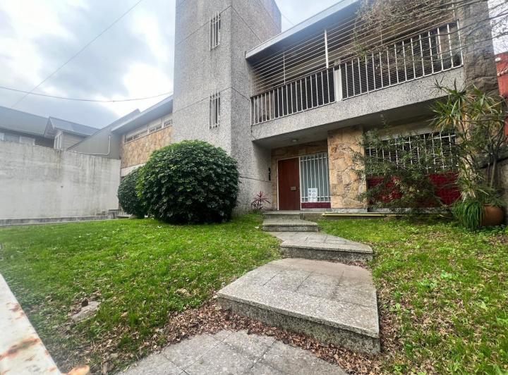 Casa · 800m² · 7 Ambientes · 6 Cocheras