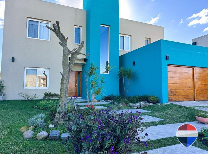 Casa · 237m² · 6 Ambientes · 2 Cocheras