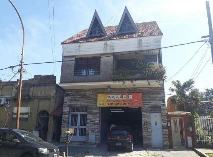 Casa · 330m² · 6 Ambientes · 6 Cocheras