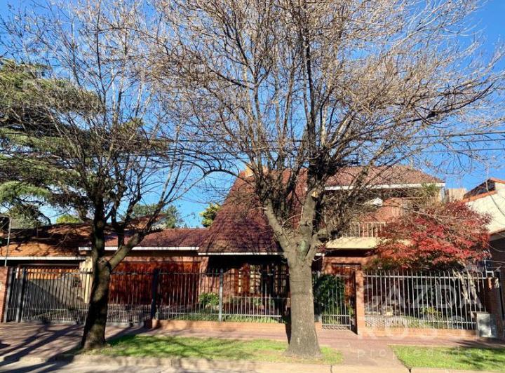 Casa · 286m² · 5 Ambientes · 3 Cocheras