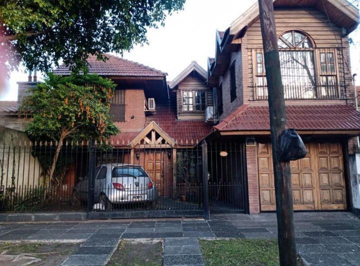 Casa · 300m² · 7 Ambientes · 1 Cochera