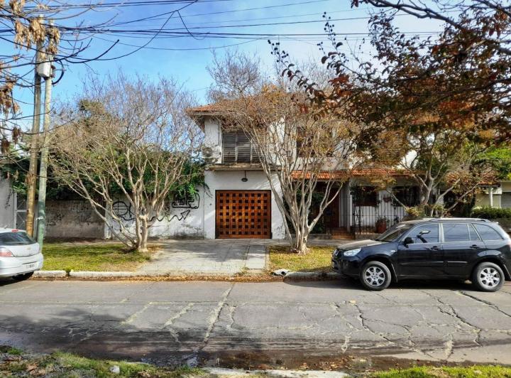 Casa · 140m² · 5 Ambientes · 2 Cocheras
