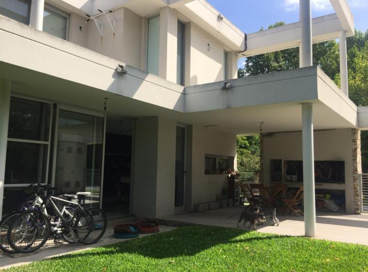 Casa · 200m² · 5 Ambientes