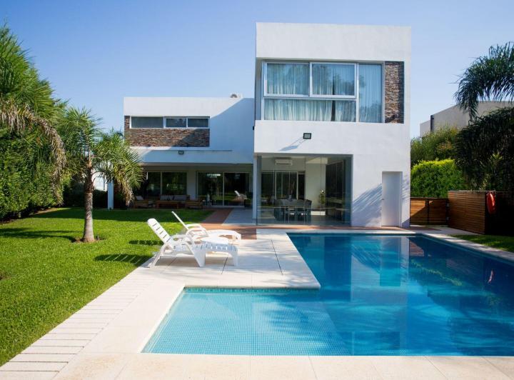 Casa · 450m² · 6 Ambientes · 2 Cocheras