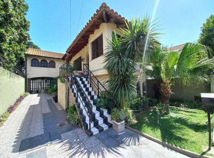 Casa · 200m² · 5 Ambientes · 5 Cocheras